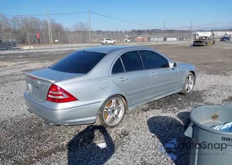 2006 Mercedes-Benz C 55 Amg z USA, uszkodzony, nr VIN WDBRF76J36F750544